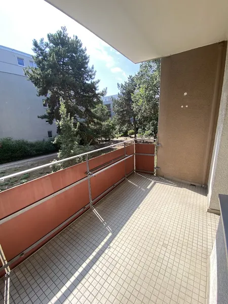 2-Zimmer-Wohnung mit Balkon und neuem Badezimmer — photo 1